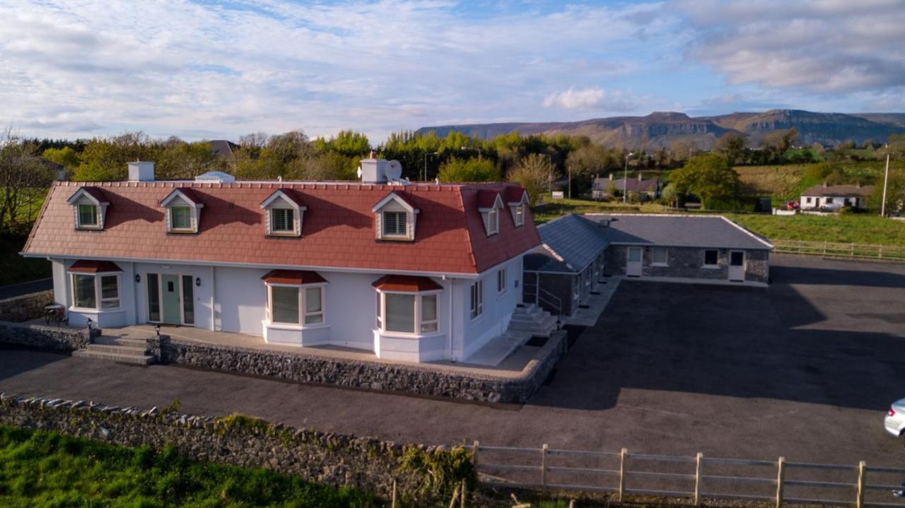 The Red Cottage & Stables Sligo Exteriör bild